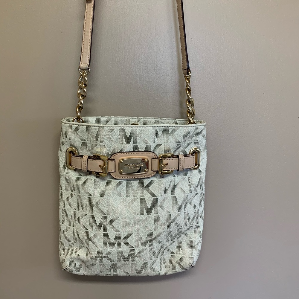 Crossbody purse